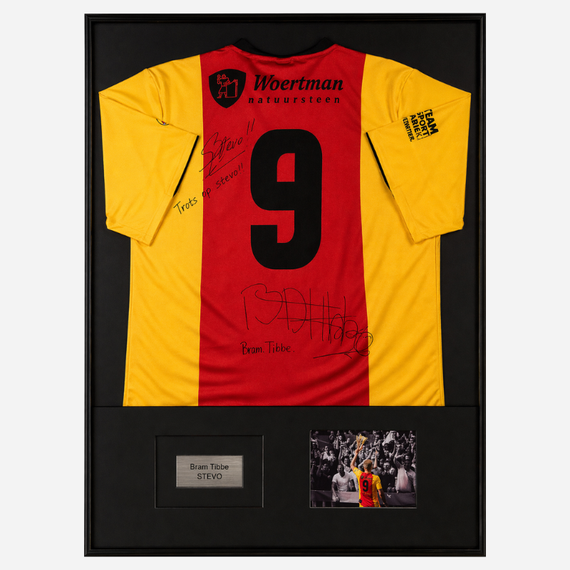 Ingelijst voetbalshirt